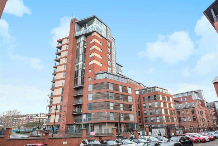 2 Bedroom Apartment To Rent In Trinity One, Leeds, LS9
