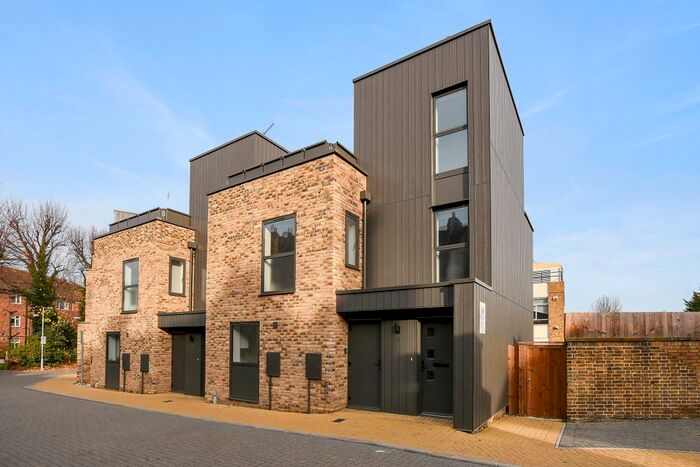 2 Bedroom End Of Terrace House To Rent In Cranbrook Lane (), Arnos Grove, N11