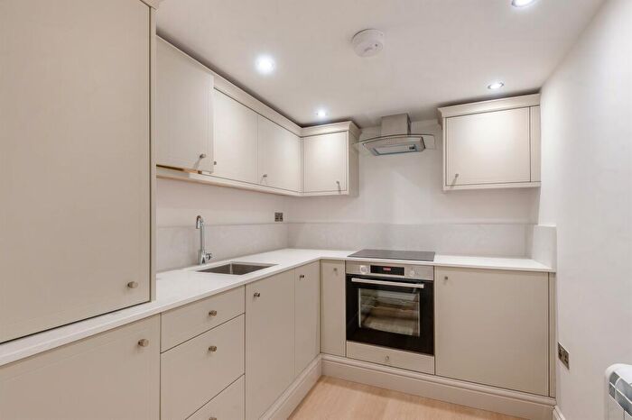 1 Bedroom Apartment For Sale In St. Marys Street, Stamford, PE9