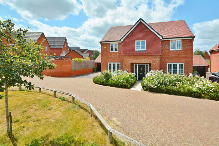 5 Bedroom Detached House For Sale In Saxon Square, Thame, OX9