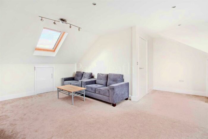 1 Bedroom Flat To Rent In Huddlestone Road, Willesden, NW2