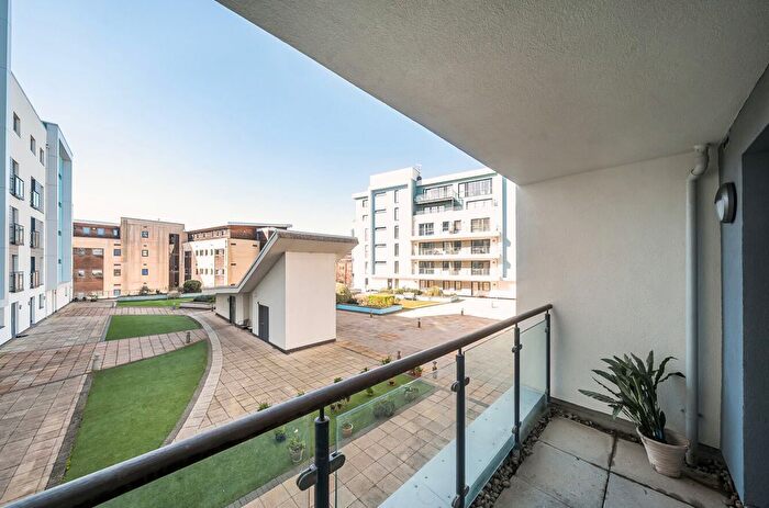 2 Bedroom Detached House For Sale In Ocean Way, Ocean Village, Southampton, Hampshire, SO14