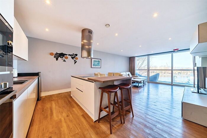 2 Bedroom Flat To Rent In Tavern Quay, Rope Street, Surrey Docks, SE16