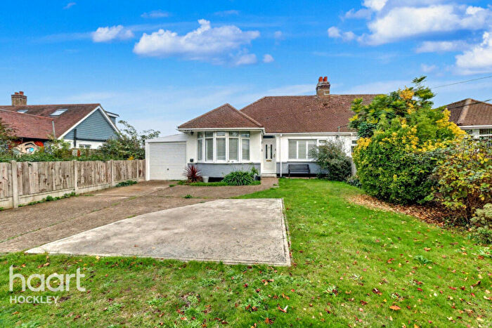 2 Bedroom Semi-Detached Bungalow For Sale In Southend Road, Rochford, SS4