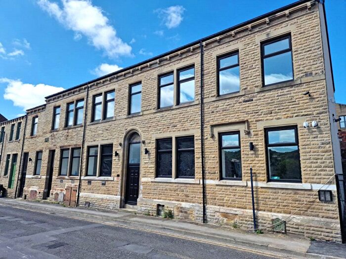 1 Bedroom Flat To Rent In Oates Street, Dewsbury, West Yorkshire, WF13