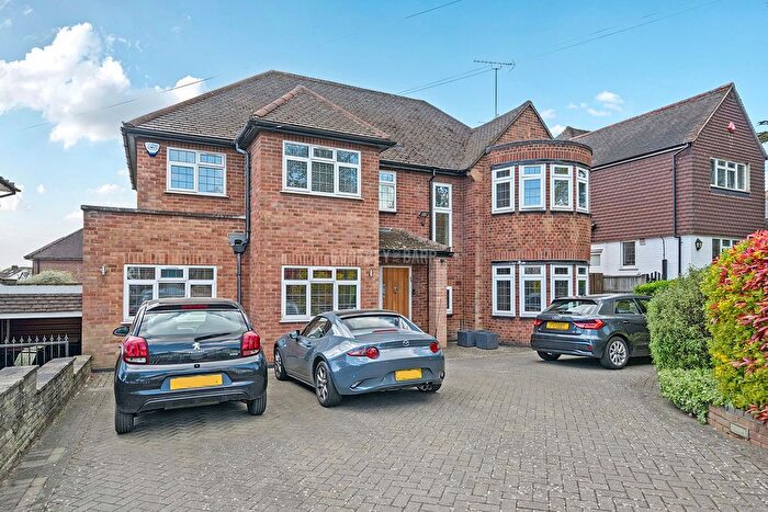 4 Bedroom Detached House For Sale In Holmdene Avenue, Mill Hill, NW7