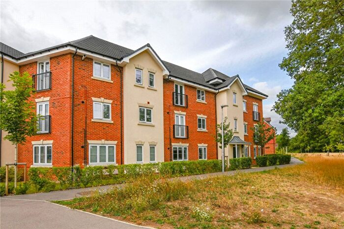 1 Bedroom Flat For Sale In Harvest Path, Finchwood Park, Wokingham, Berkshire, RG40