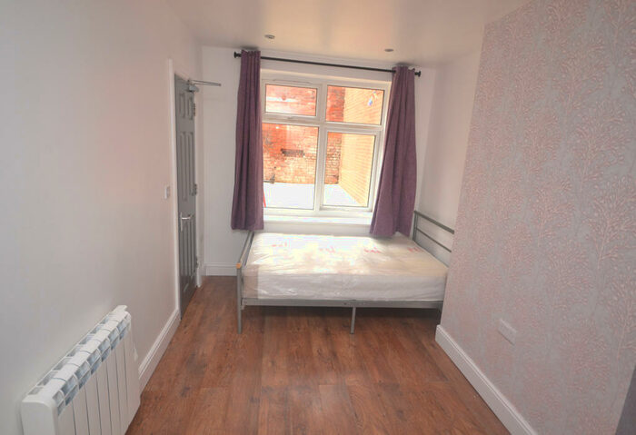 Studio To Rent In London Road, Reading, RG1