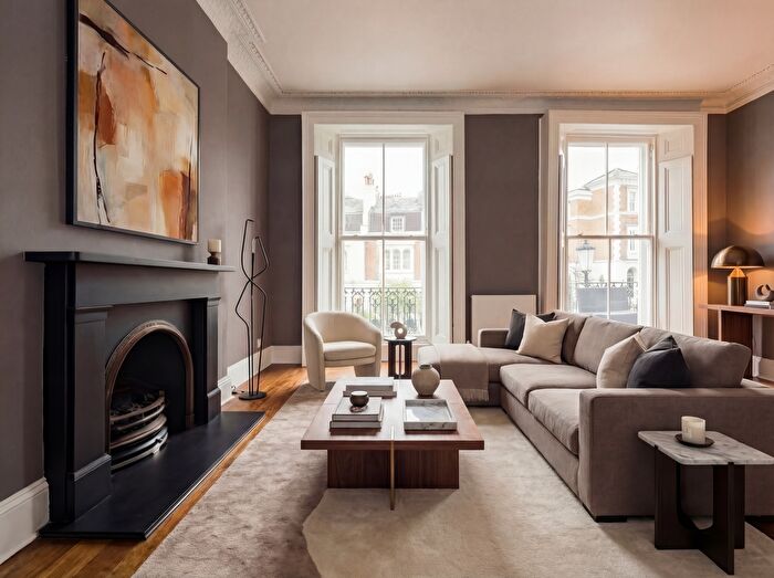 3 Bedroom Flat For Sale In Lansdowne Crescent, London, W11