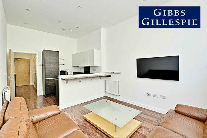 1 Bedroom Flat To Rent In Great West Road, Brentford, TW8