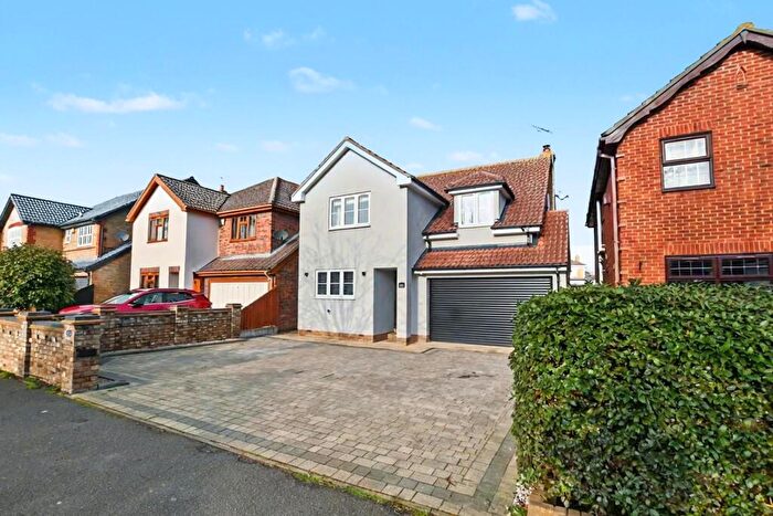 4 Bedroom Detached House For Sale In Papenburg Road, Canvey Island, SS8