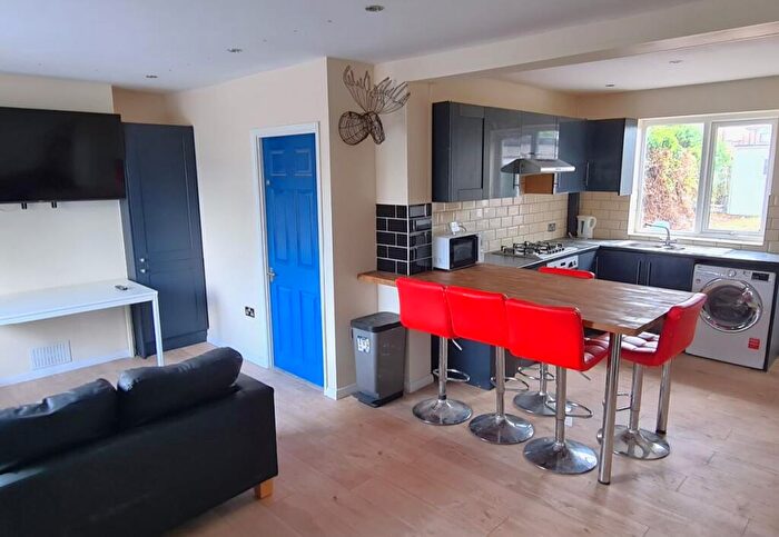5 Bedroom Semi Detached House To Rent In Bed Student House - Oxford Road, CT1