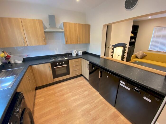 2 Bedroom House To Rent In Summer Seat, L3