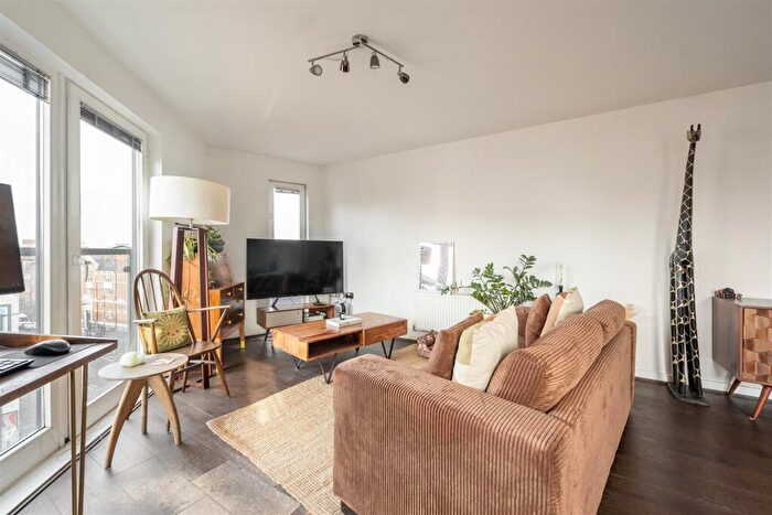 1 Bedroom Flat For Sale In Amhurst Road, Hackney, E8