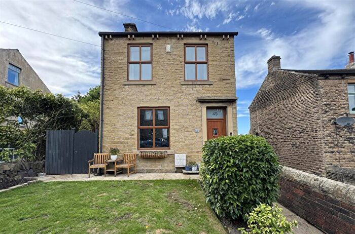 3 Bedroom Detached House For Sale In Station Road, Skelmanthorpe, Huddersfield, HD8