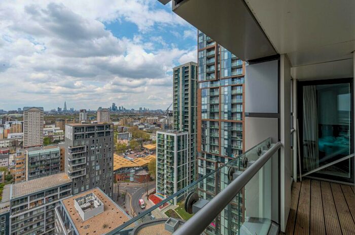 3 Bedroom Flat To Rent In Lincoln Plaza, Canary Wharf, London, E14