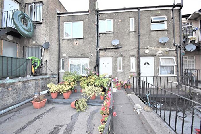 2 Bedroom Flat To Rent In London Road, Morden, SM4