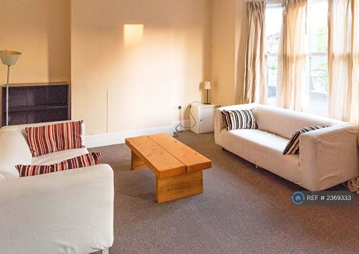 2 Bedroom Flat To Rent In St Swithuns Road, London, SE13