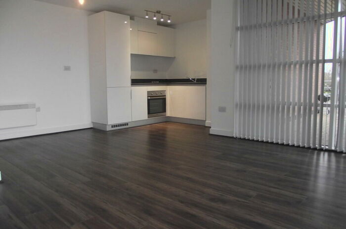 1 Bedroom Flat To Rent In Apartment, Landmark, Waterfront West, Brierley Hill, West Midlands, DY5
