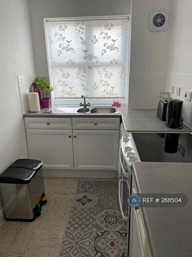 1 Bedroom Flat To Rent In Transom Close, London, SE16