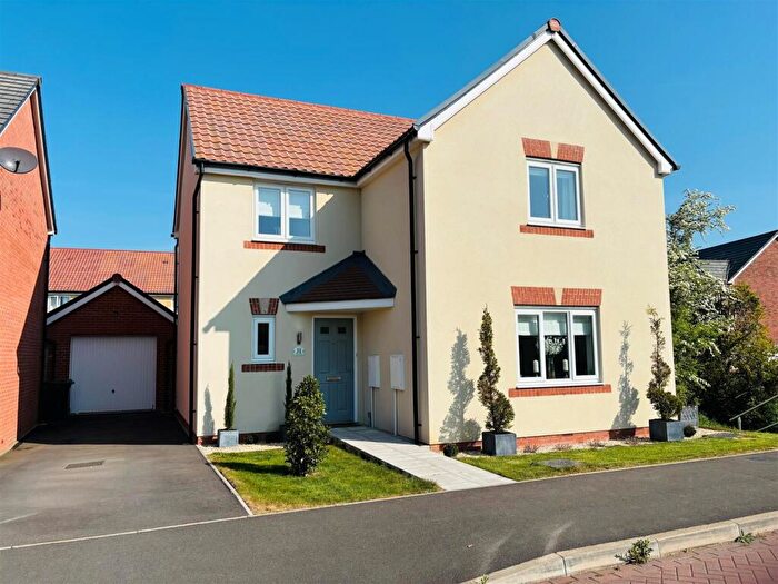 4 Bedroom Detached House For Sale In Telford Drive, Melksham, SN12