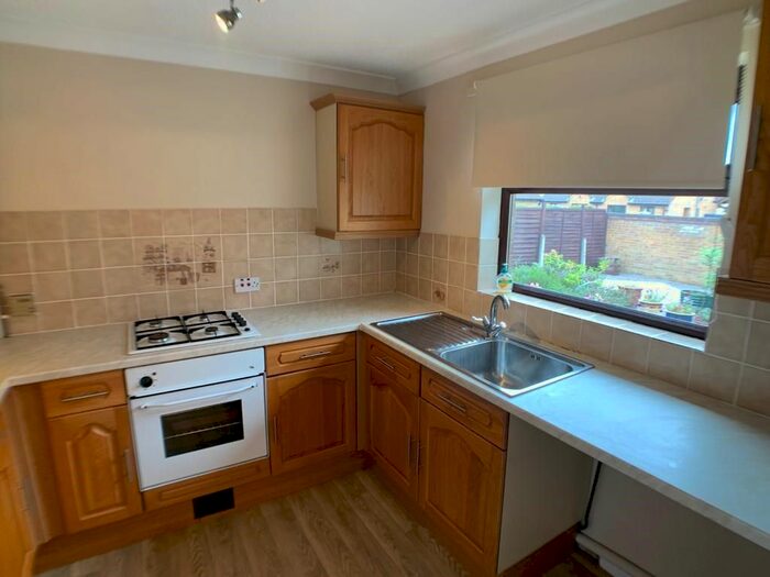 2 Bedroom Semi-Detached Bungalow To Rent In Heathcote Road, Bourne, PE10