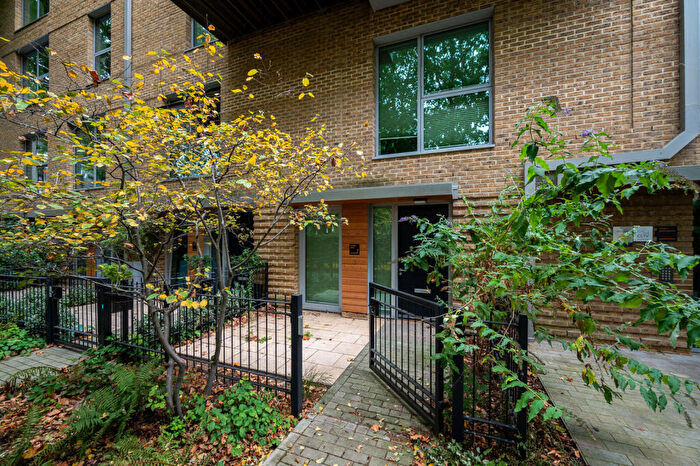 3 Bedroom Flat To Rent In Victory Place, London, , Elephant And Castle, London, SE17