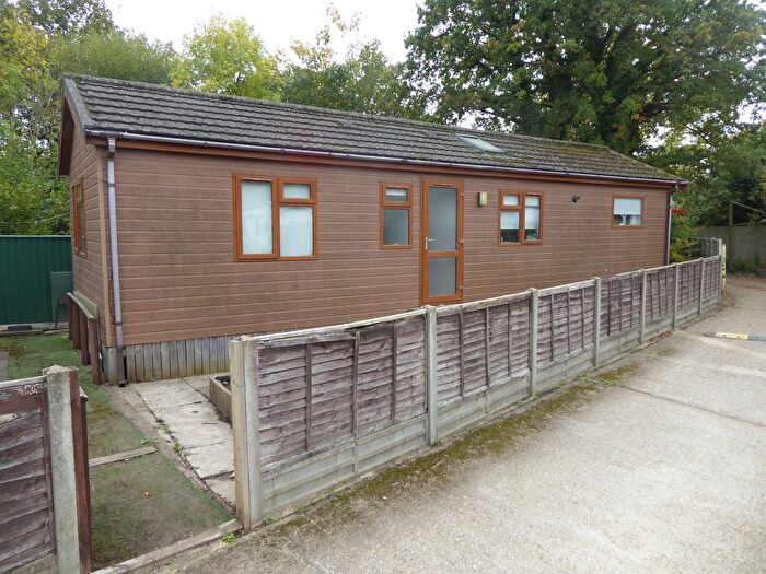 1 Bedroom Mobile/park Home For Sale In Fairoaks Park, Aldershot Road, Worplesdon, Guildford, GU3