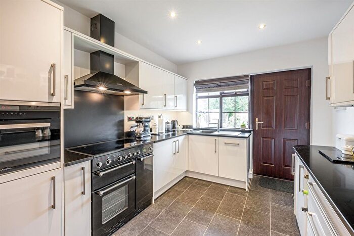 4 Bedroom Detached House For Sale In Maidensbridge Road, Wall Heath, DY6