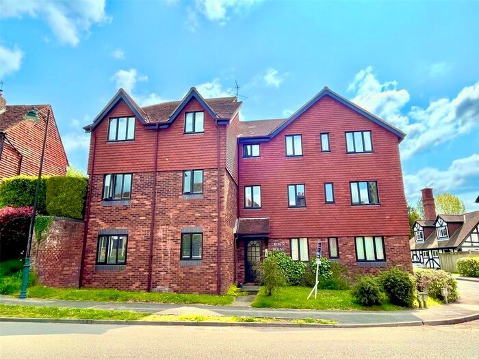 2 Bedroom Flat For Sale In School Hill, Lamberhurst, Tunbridge Wells, Kent, TN3
