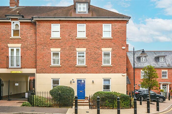 2 Bedroom Flat For Sale In Sawyers Grove, Brentwood, CM15