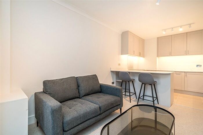 2 Bedroom Flat To Rent In Thornbury Court, - Chepstow Villas, London, W11