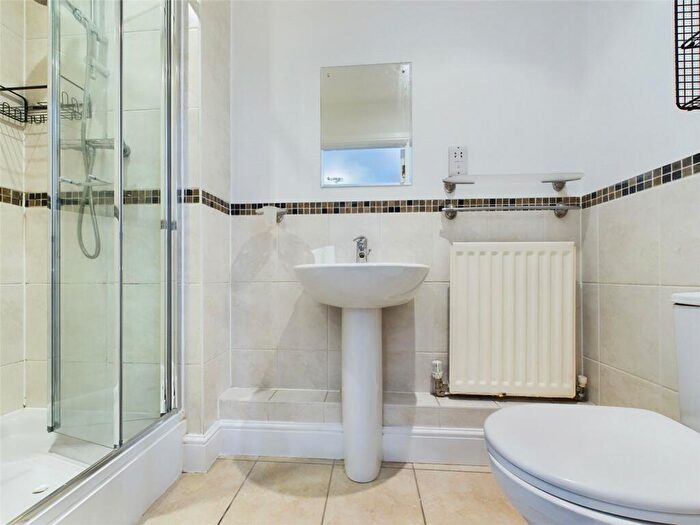2 Bedroom Flat For Sale In Kipling Close, Warley, Brentwood, Essex, CM14