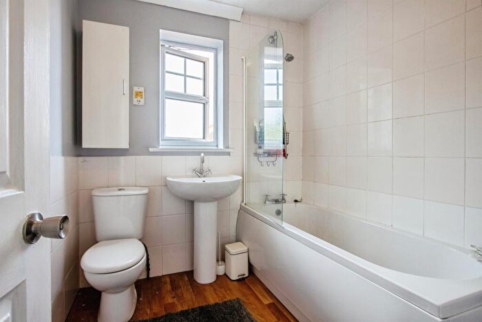 1 Bedroom Cluster House For Sale In Merlin Close, Morley, Leeds, LS27