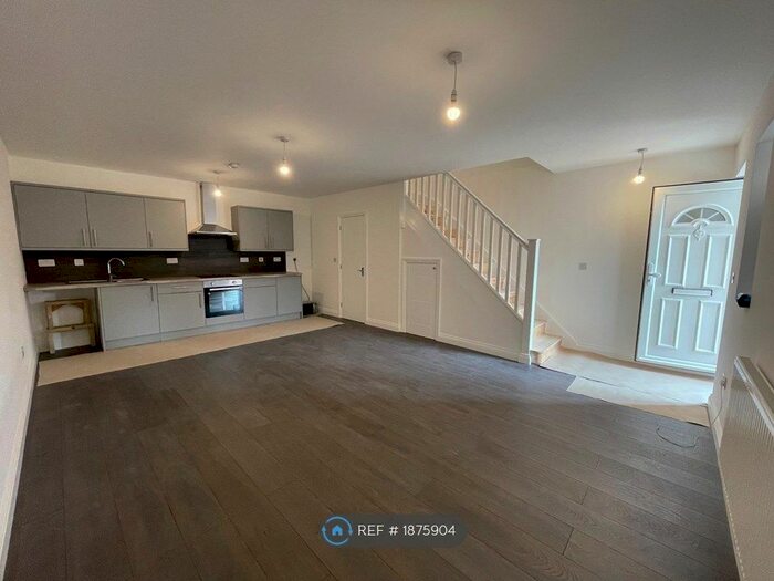 2 Bedroom Flat To Rent In High Road, London, N22