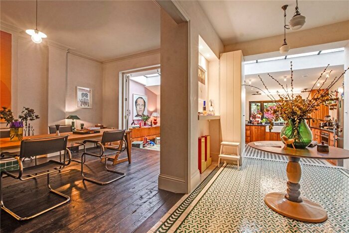 4 Bedroom Semi-Detached House To Rent In Dyne Road, London, NW6