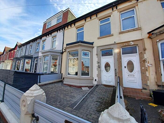4 Bedroom Terraced House To Rent In Warbreck Drive, Blackpool, FY2