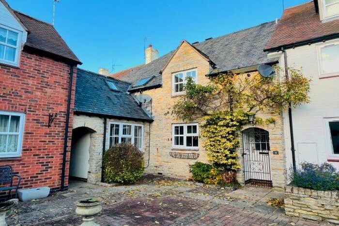 2 Bedroom Cottage To Rent In Ashwin Court, Evesham, WR11