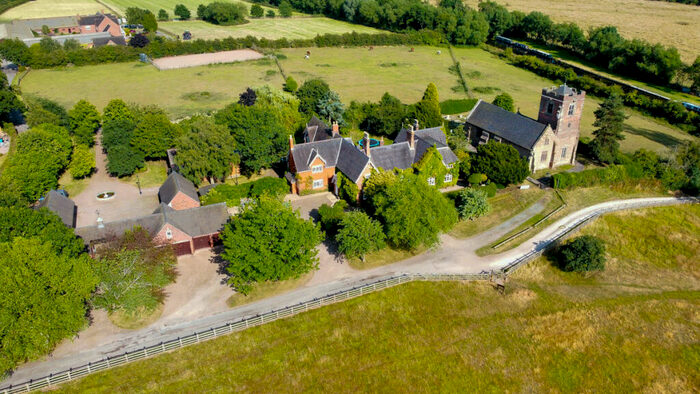 8 Bedroom Detached House For Sale In Wychnor, Derbyshire, DE13