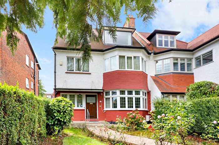 6 Bedroom Semi-Detached House For Sale In St. Gabriels Road, London, NW2