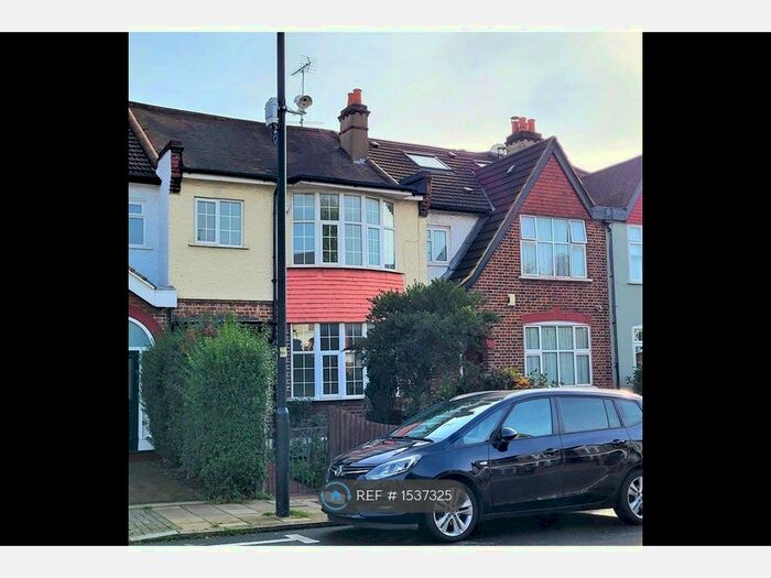 3 Bedroom Terraced House To Rent In Valley Road, London, SW16