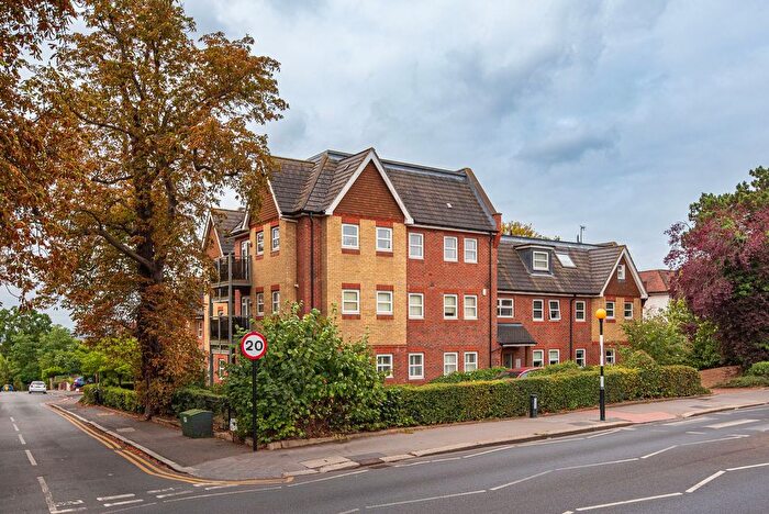 2 Bedroom Flat To Rent In Beulah Hill, London, SE19