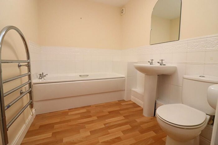 2 Bedroom Flat To Rent In Bellfield View, Bolton, BL1