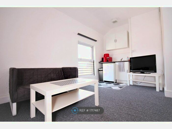 1 Bedroom Flat To Rent In Market Street, Clay Cross, Chesterfield, S45