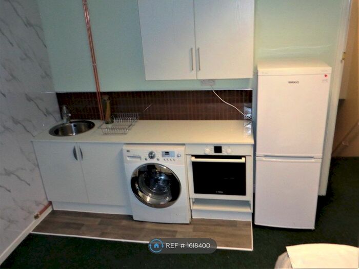 Studio To Rent In Tower Square, Stoke-On-Trent, ST6