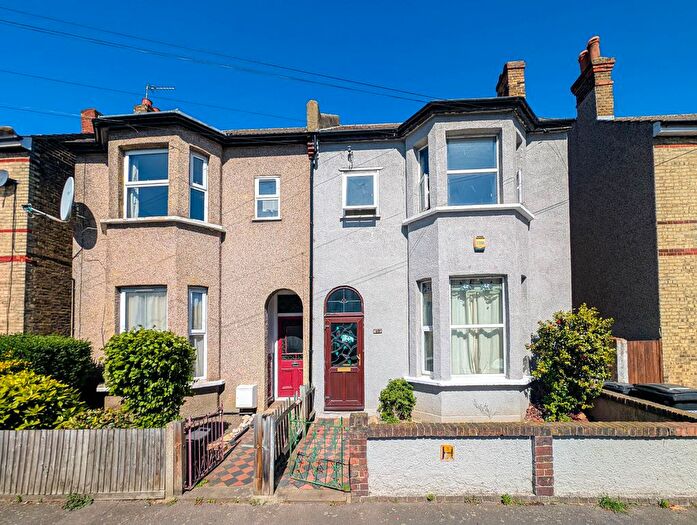 4 Bedroom Semi-Detached House To Rent In Quadrant Road, Thornton Heath, CR7