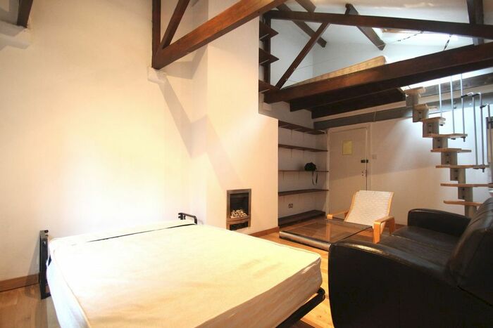 1 Bedroom Flat To Rent In Hatton Wall, Clerkenwell, EC1N
