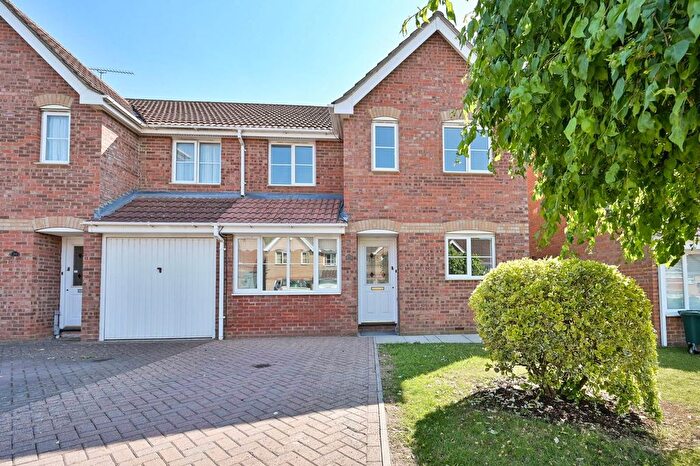 4 Bedroom Semi-Detached House To Rent In Darlands Drive, Barnet, EN5