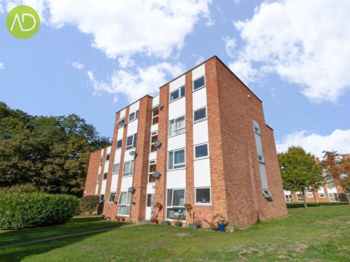 2 Bedroom Flat To Rent In Trapstyle Road, Ware, SG12
