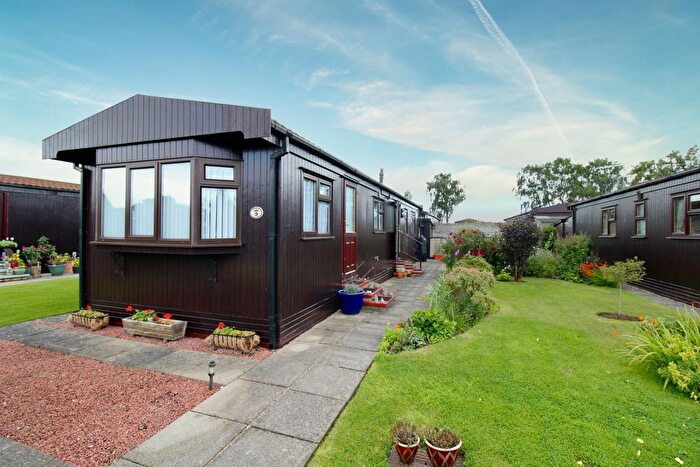 2 Bedroom Park Home For Sale In Poplar Drive, The Elms, LN1